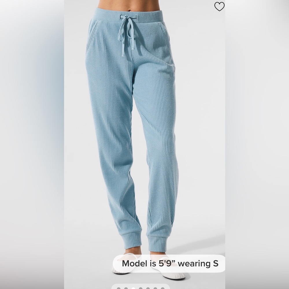 ALO Yoga Muse Sweatpants-NWT!! - Picture 2 of 10